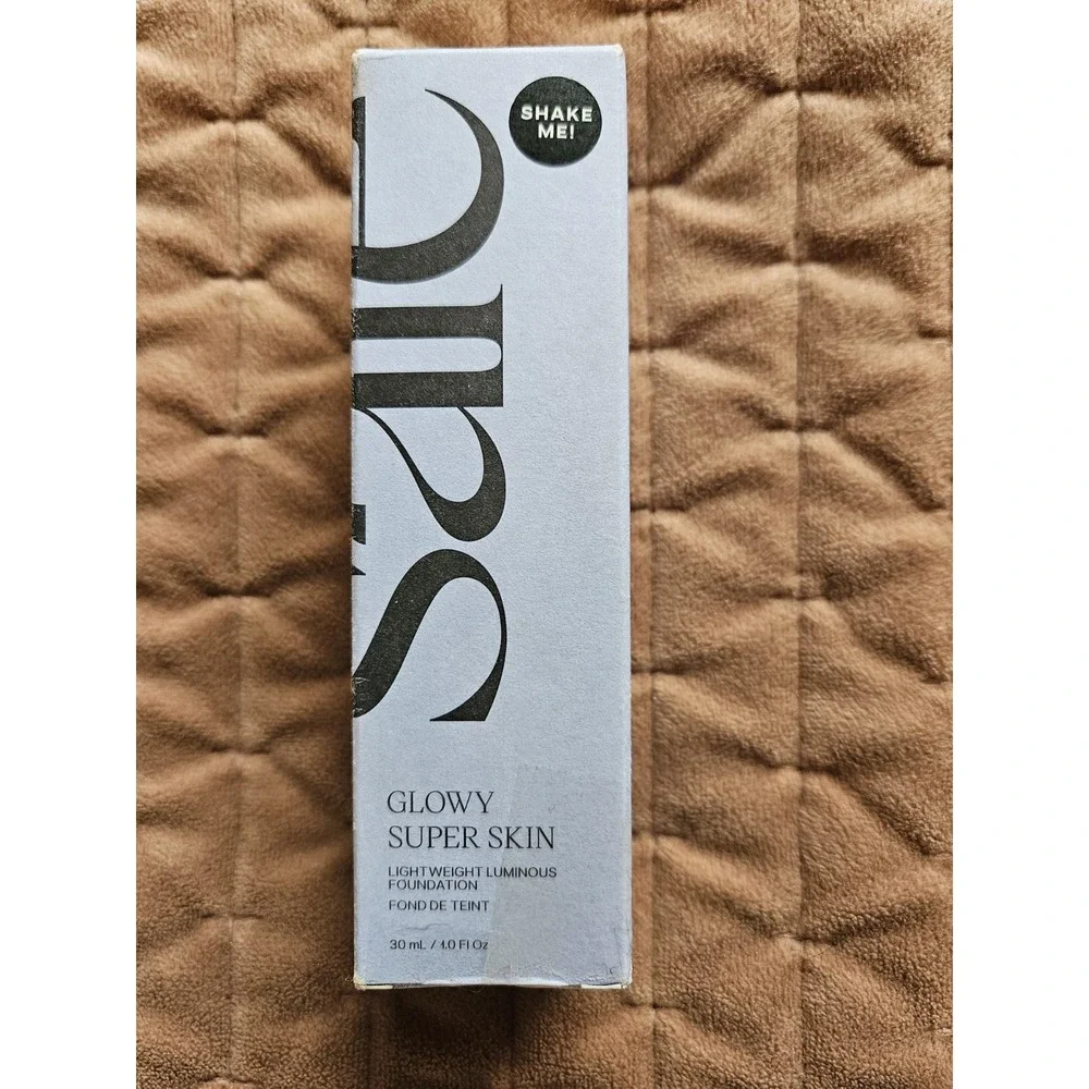 NIB Saie Glowy Super Skin Lightweight Luminous Foundation, Shade 9, 1.0 Fl. Oz.